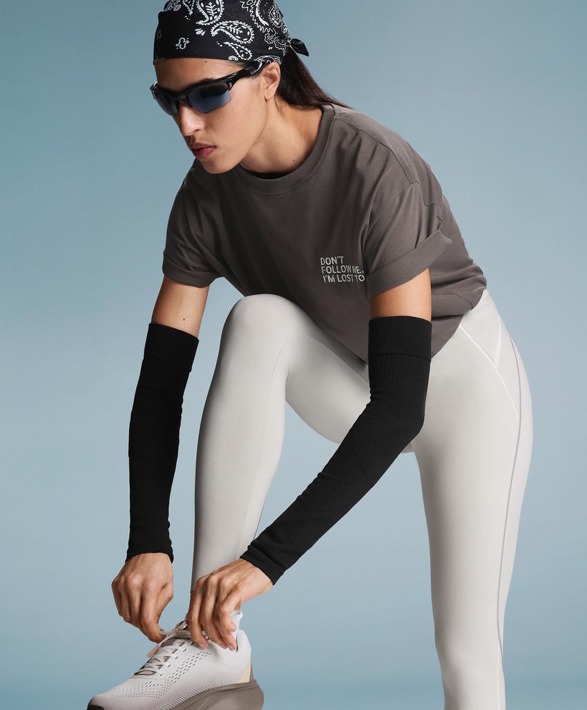 Широкая хлопковая футболка с лозунгом