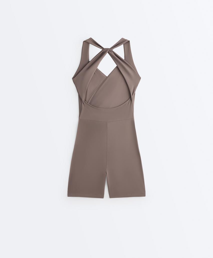 Комбинезон comfortlux с перекрестным лифом и короткими шортами