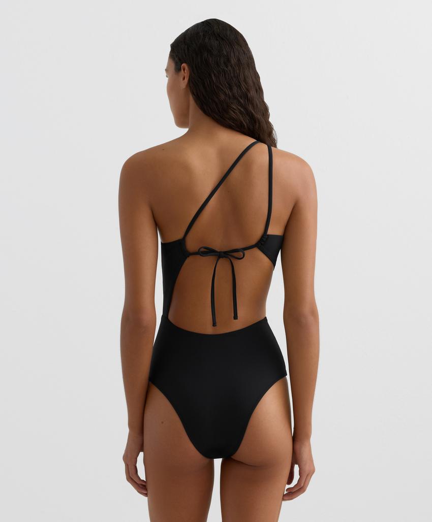 Трикини с асимметричным завязыванием