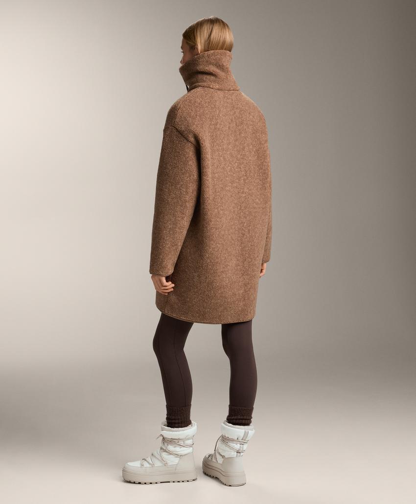 Длинный пушистый пальто из искусственного меха