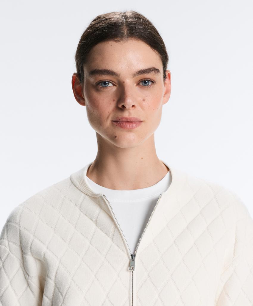 Кардиган с араниевым узором