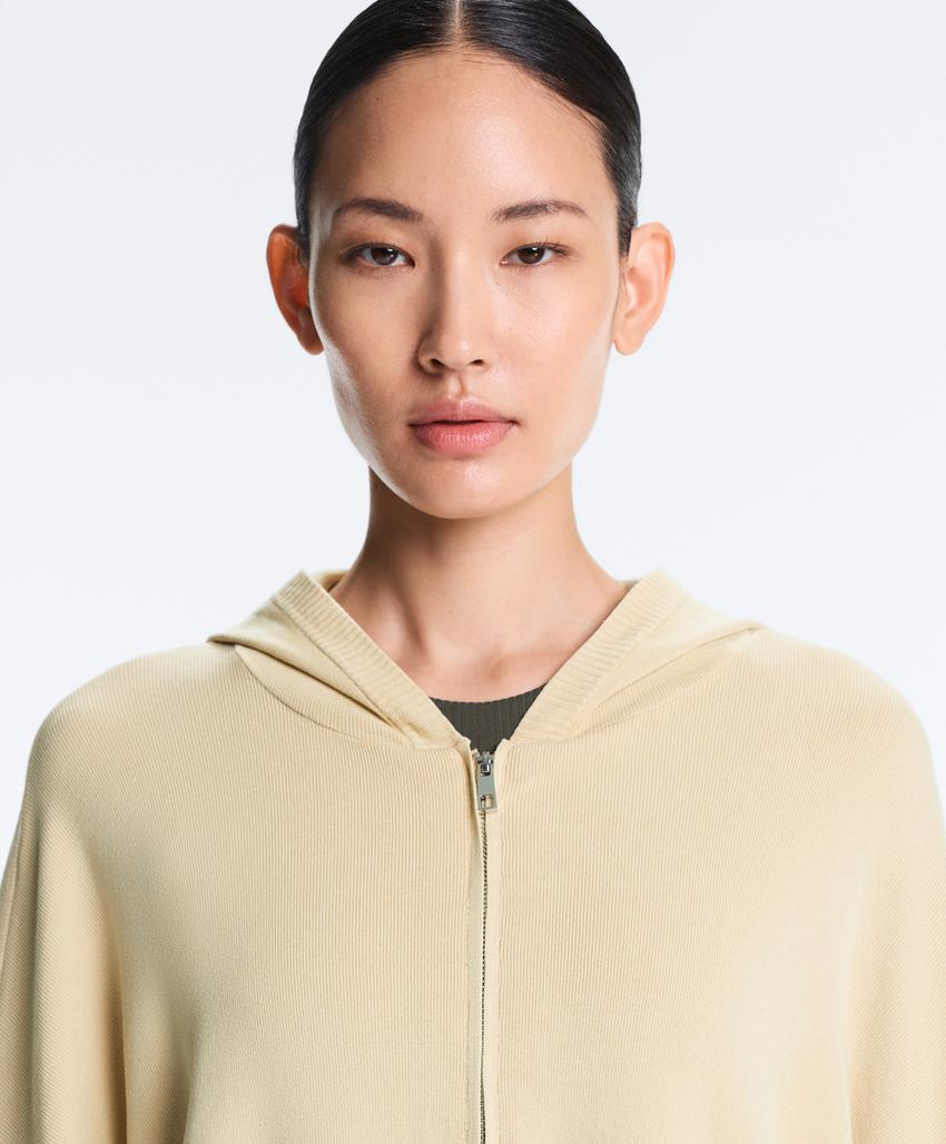 Длинный вязаный пальто с капюшоном