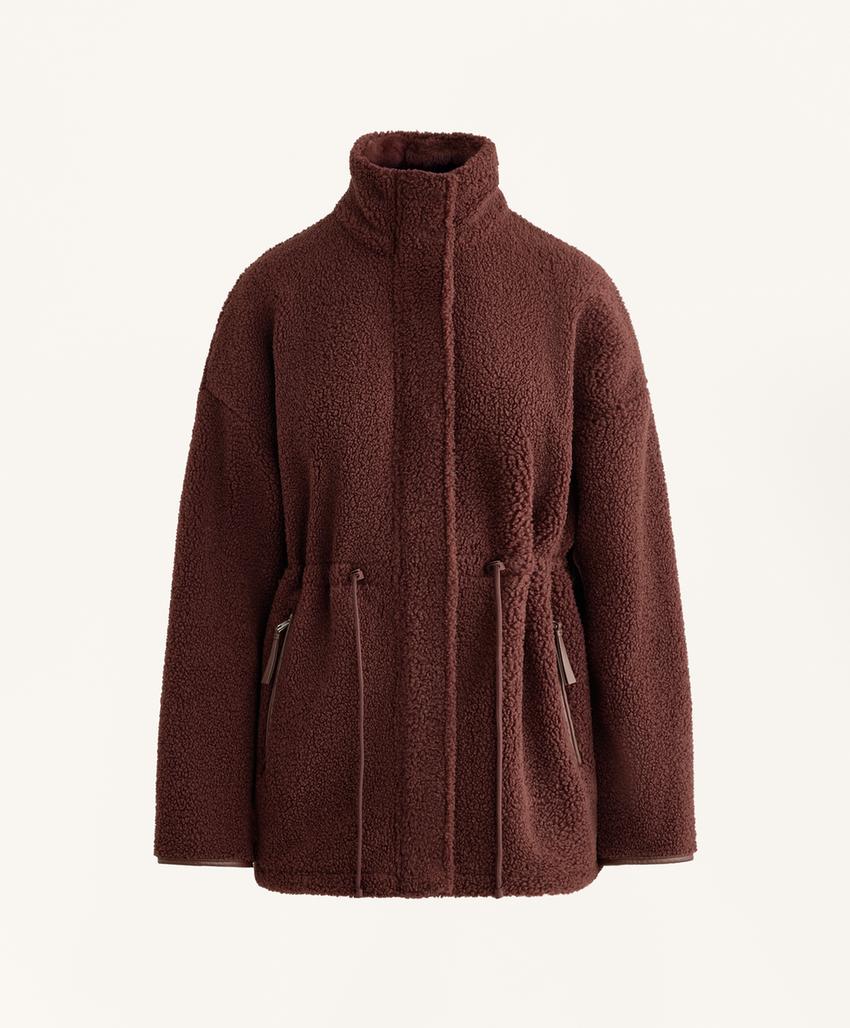 Утепленная куртка с искусственным мехом и регулируемой талией