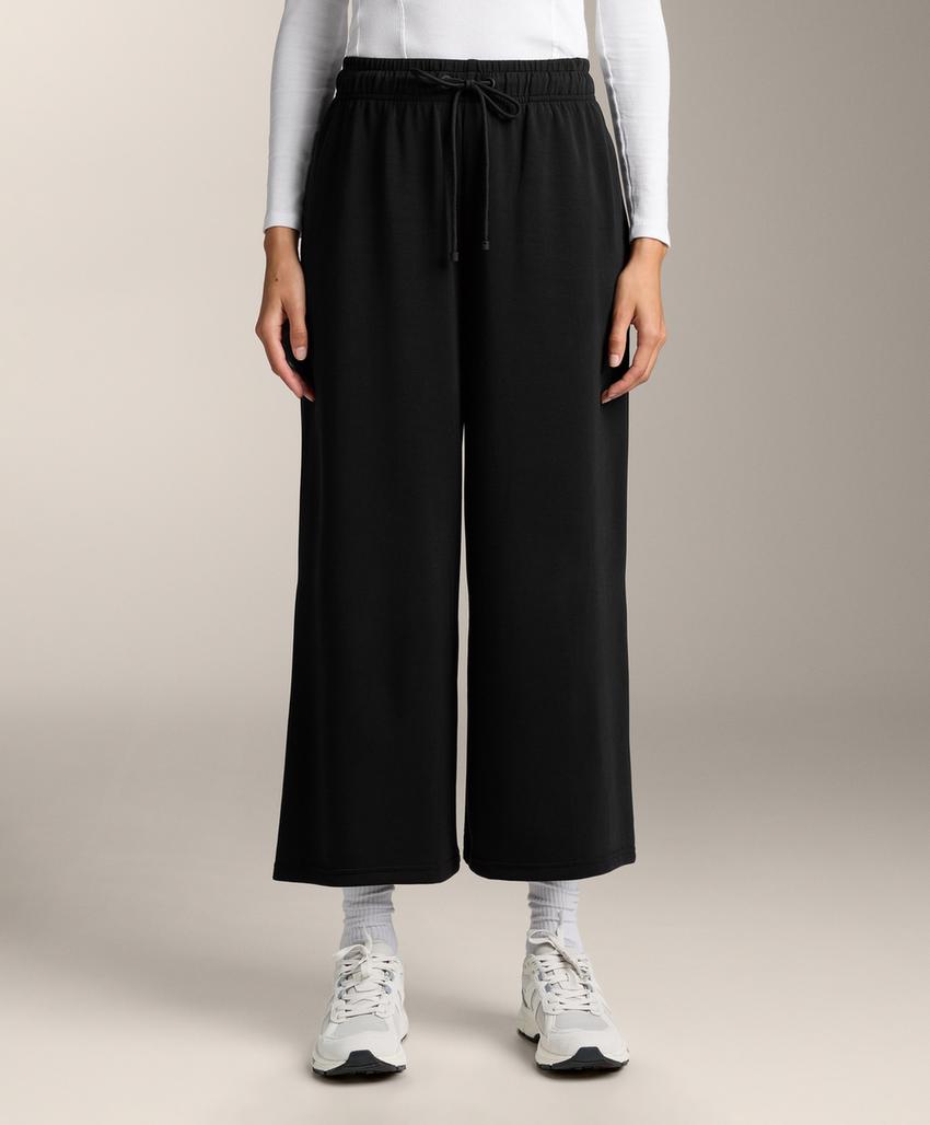 Мягкие широкие укороченные брюки с модалом