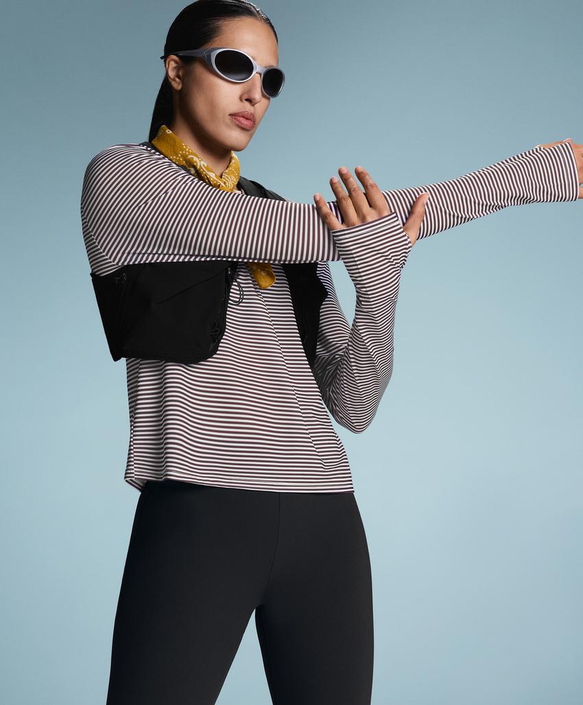 Футболка с длинным рукавом в полоску из технической ткани