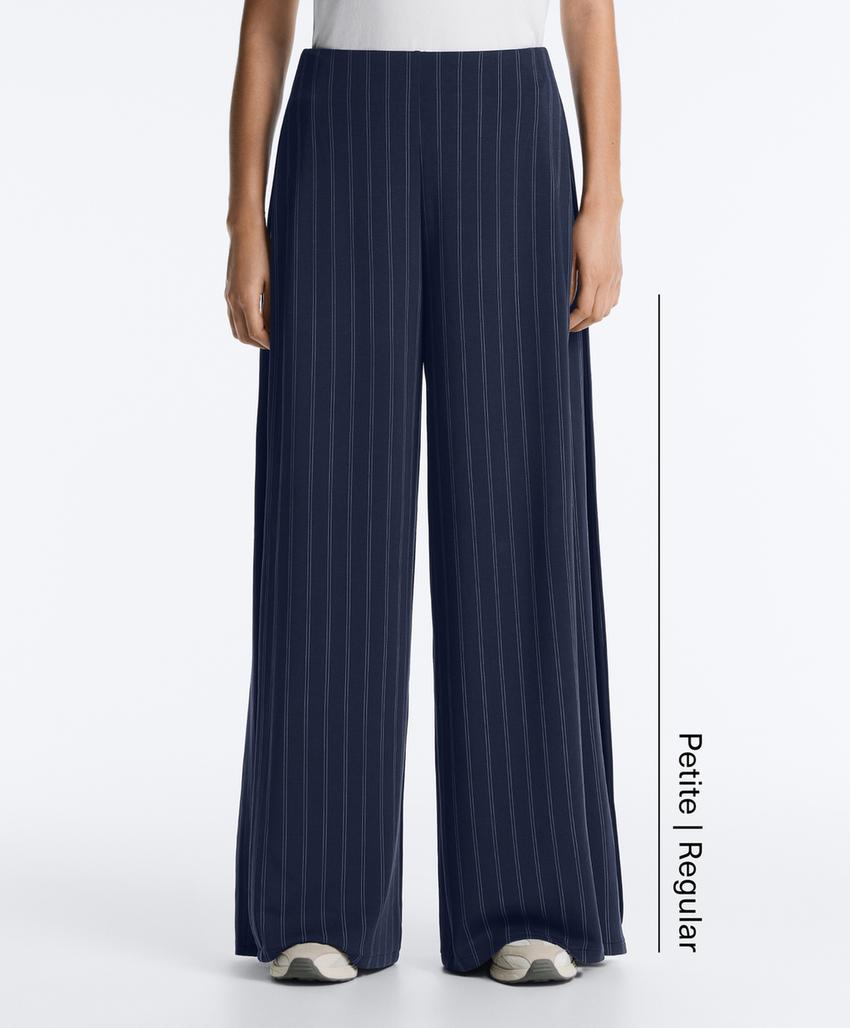 Широкие брюки с мягким ощущением, с боковым складками и модалом