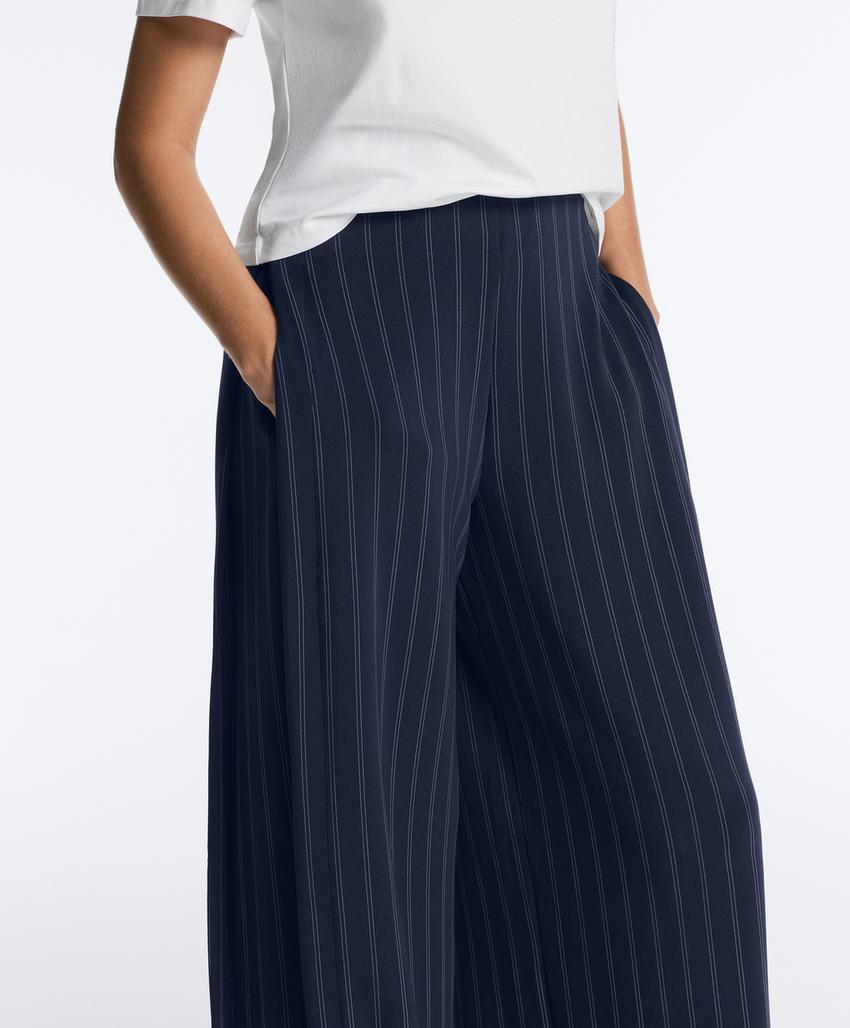 Широкие брюки с мягким ощущением, с боковым складками и модалом