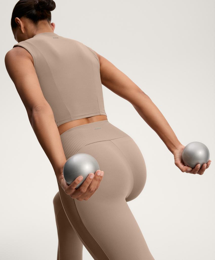 Брюки со средней посадкой из мягкого ребристого материала с широкими штанинами