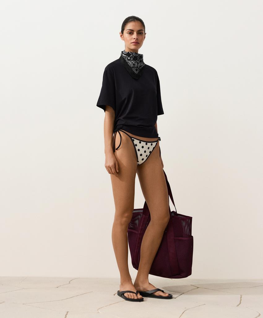 Полуоткрытые плавки бикини в горошек