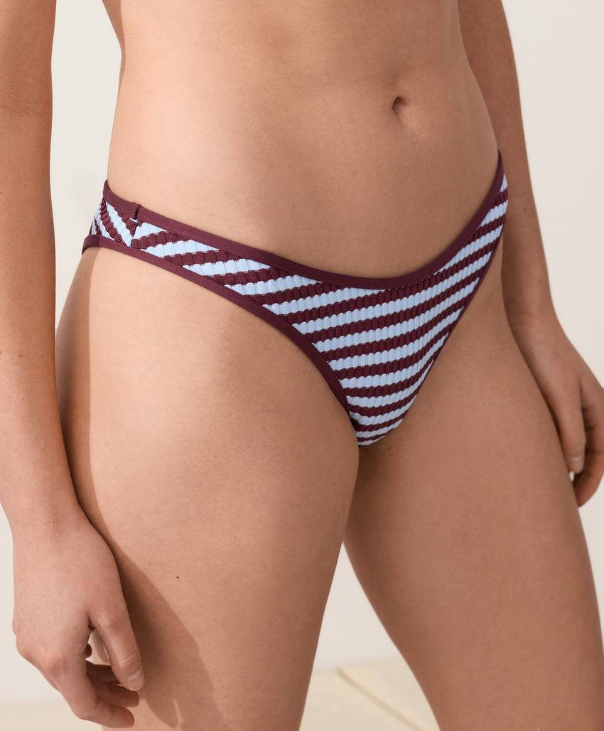 Полуоткрытые плавки бикини U-образной формы в полоску