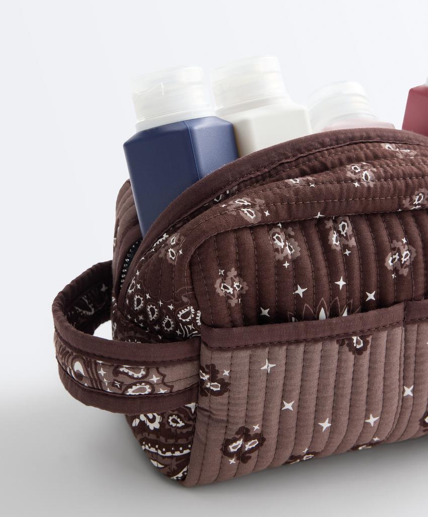 Стеганая косметичка с принтом «бандана»