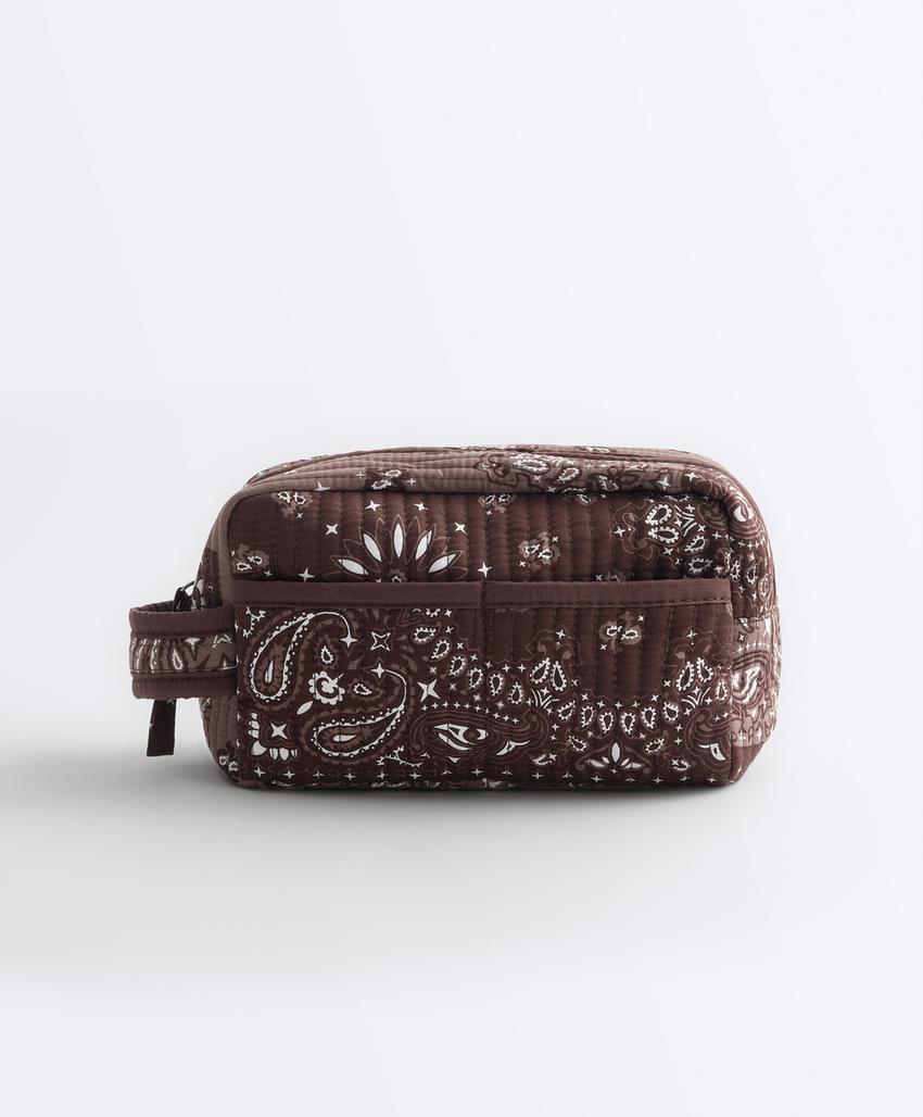Стеганая косметичка с принтом «бандана»