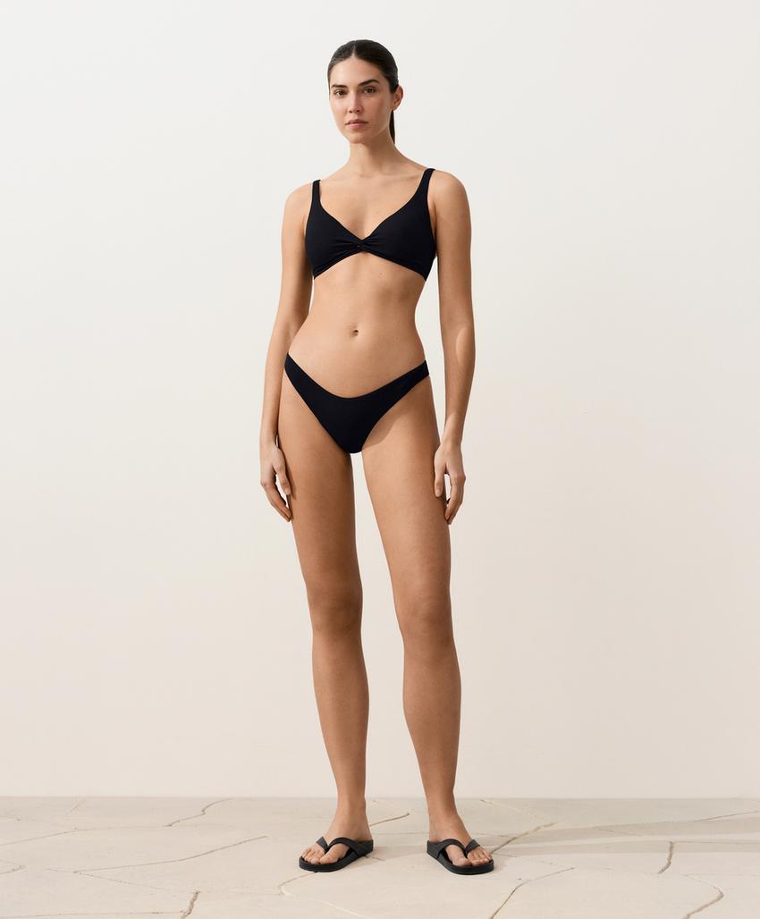 Плавки бикини бразильяно U-образной формы из ткани пике