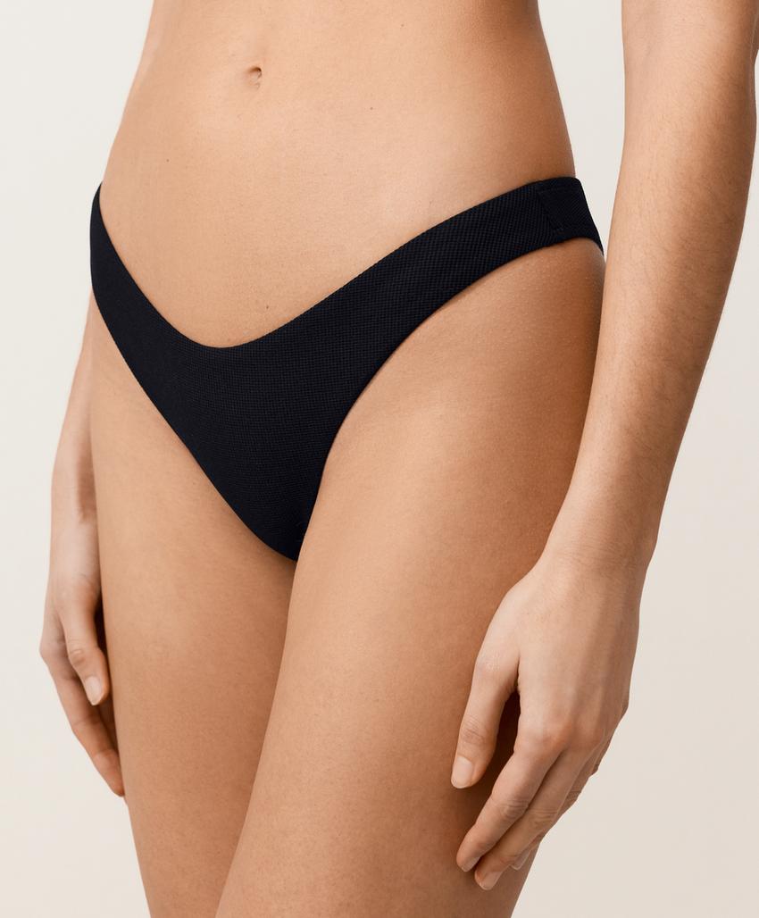 Плавки бикини бразильяно U-образной формы из ткани пике