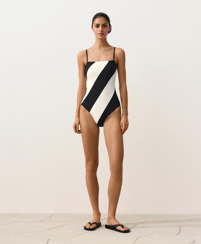 Купальник бандо в диагональную полоску