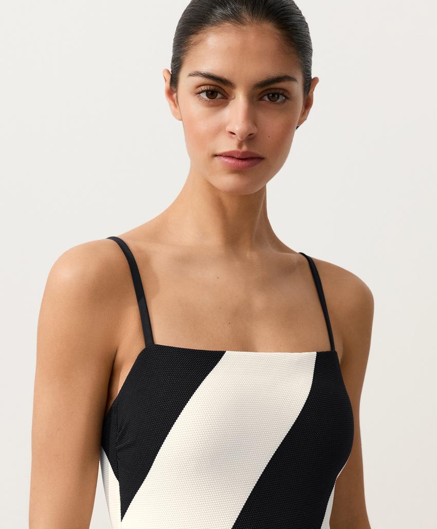 Купальник бандо в диагональную полоску