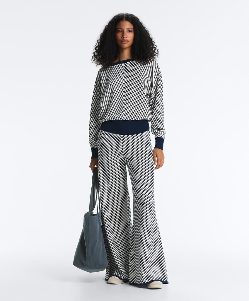 Вязаные брюки wide leg в диагональную полоску