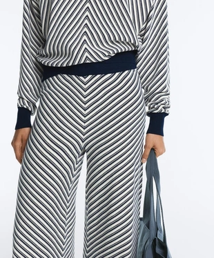 Вязаные брюки wide leg в диагональную полоску- Заказать в России