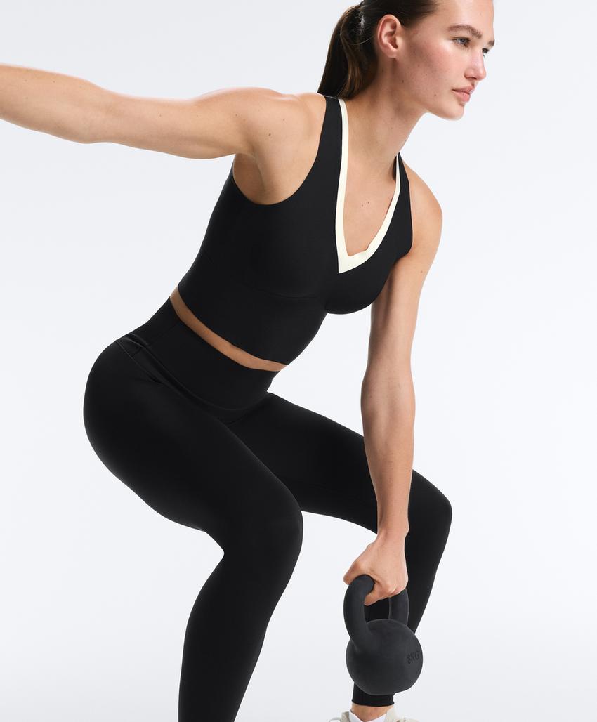 Майка Perfect-adapt с контрастными деталями