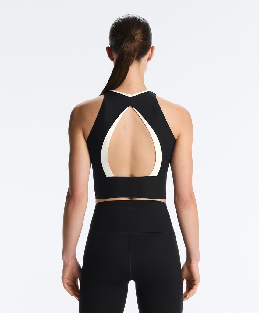 Майка Perfect-adapt с контрастными деталями