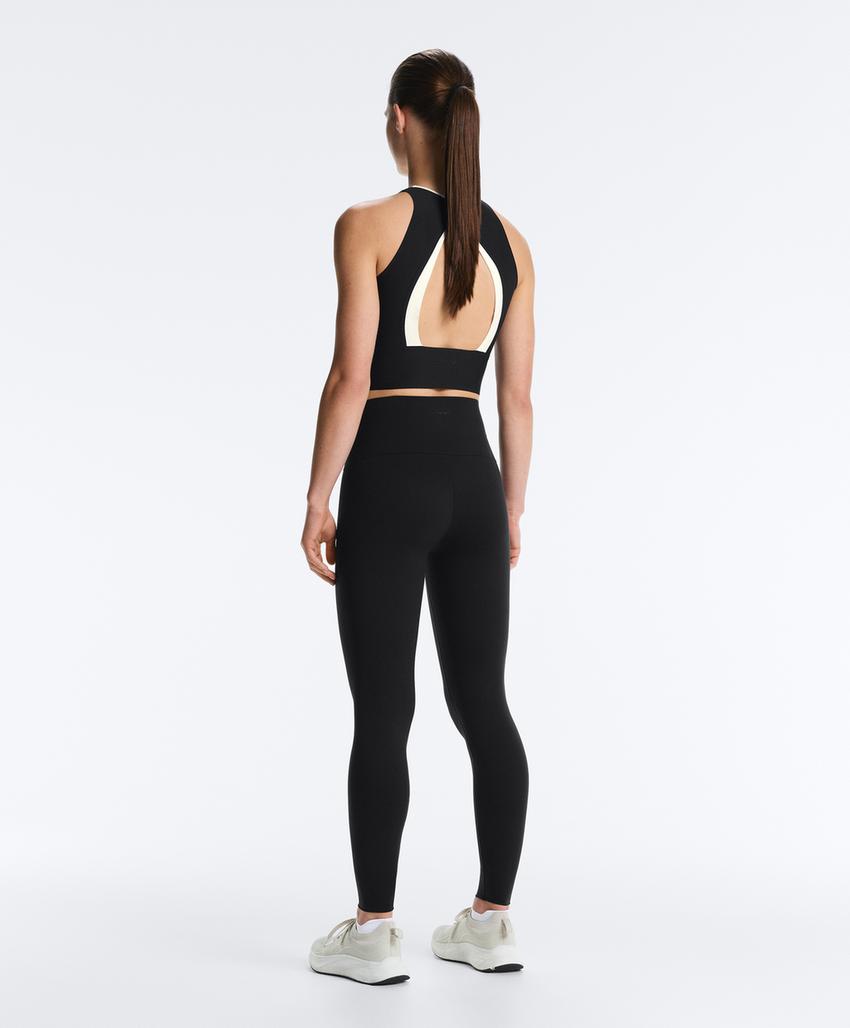 Майка Perfect-adapt с контрастными деталями