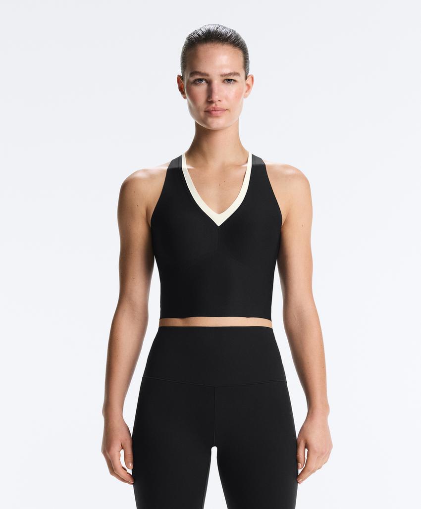 Майка Perfect-adapt с контрастными деталями