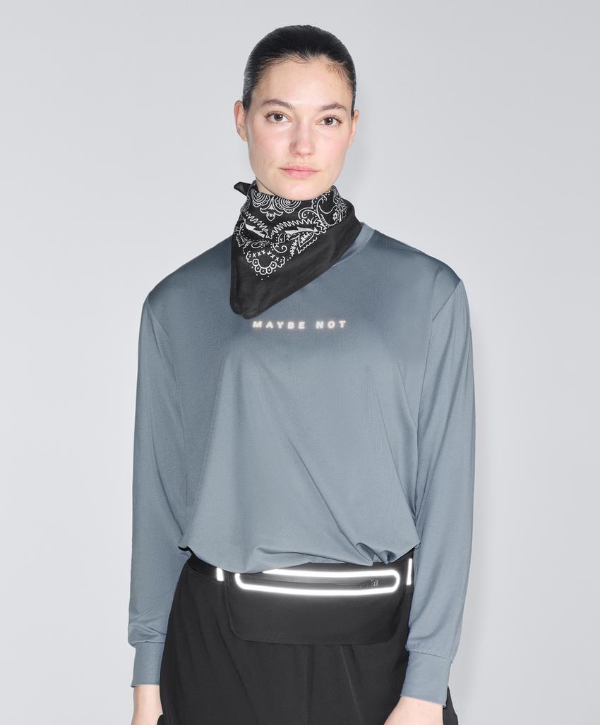 Лонгслив из высокотехнологичной ткани с надписью