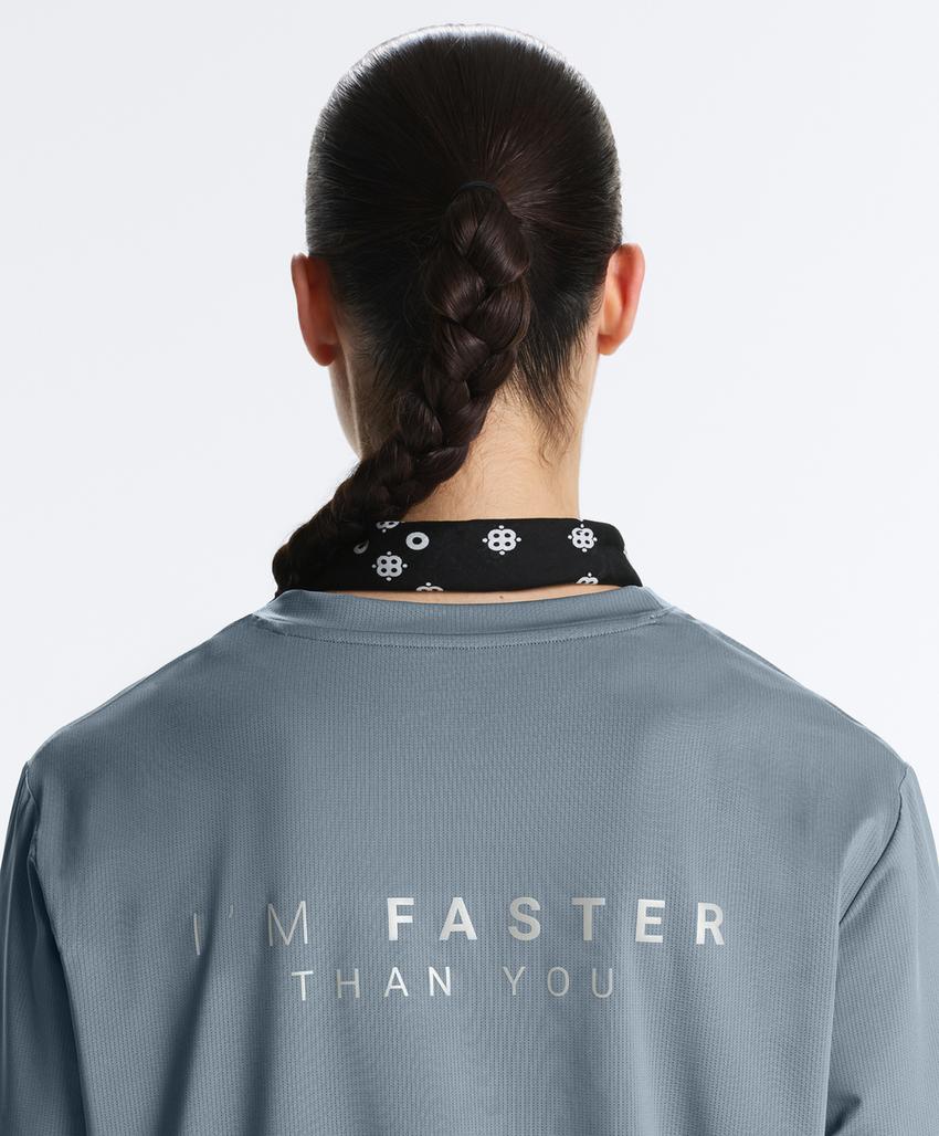 Лонгслив из высокотехнологичной ткани с надписью