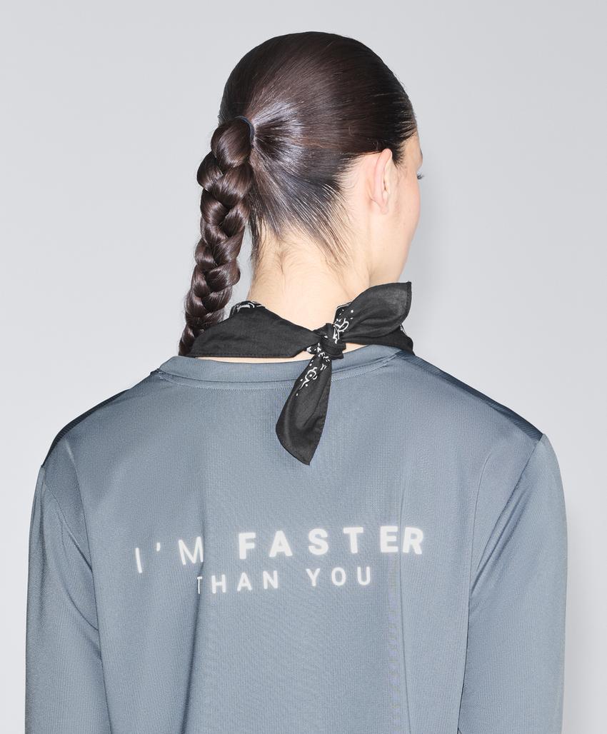 Лонгслив из высокотехнологичной ткани с надписью