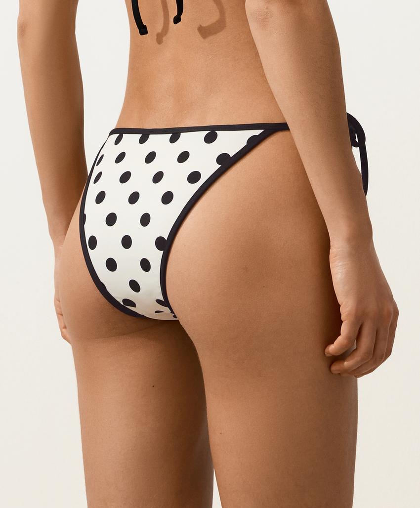 Полуоткрытые плавки бикини из пике в горошек