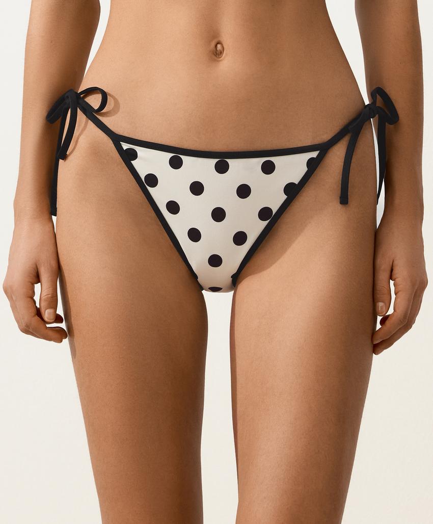 Полуоткрытые плавки бикини из пике в горошек