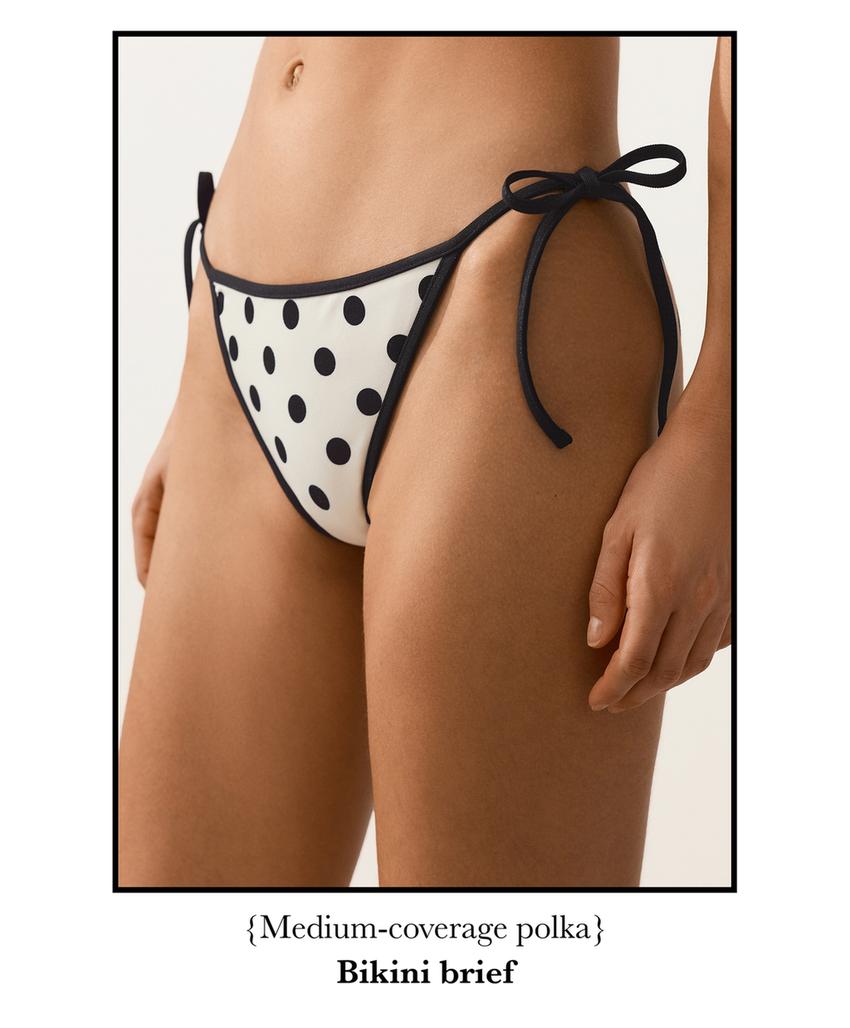 Полуоткрытые плавки бикини из пике в горошек