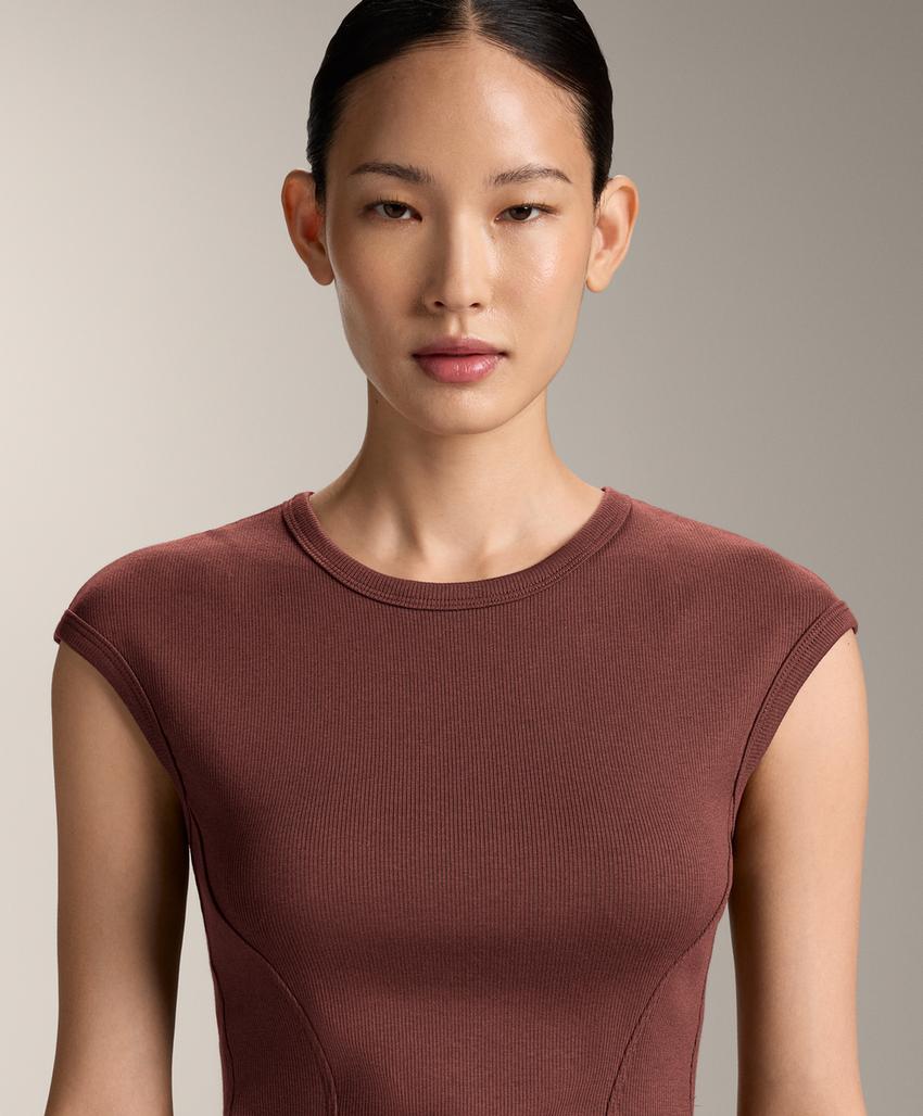 Футболка с короткими рукавами из ткани в рубчик с хлопком и модалом