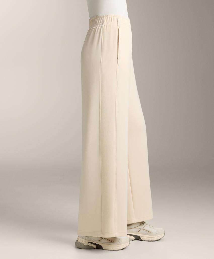 Прямые брюки в рубчик с модалом и мягкой на ощупь тканью