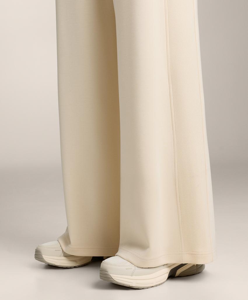 Прямые брюки в рубчик с модалом и мягкой на ощупь тканью