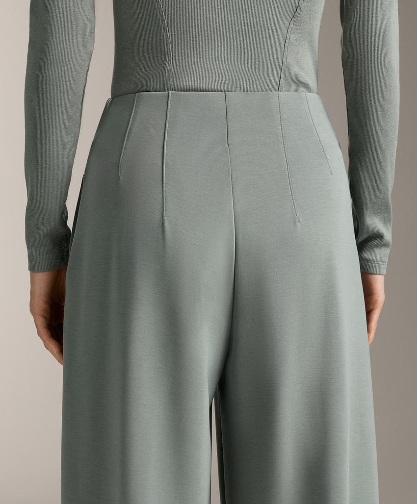Брюки прямого покроя из мягкого модала с складкой