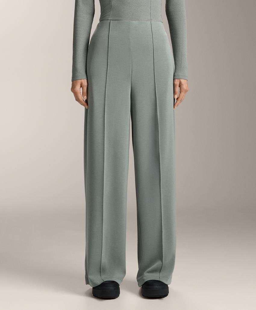 Брюки прямого покроя из мягкого модала с складкой