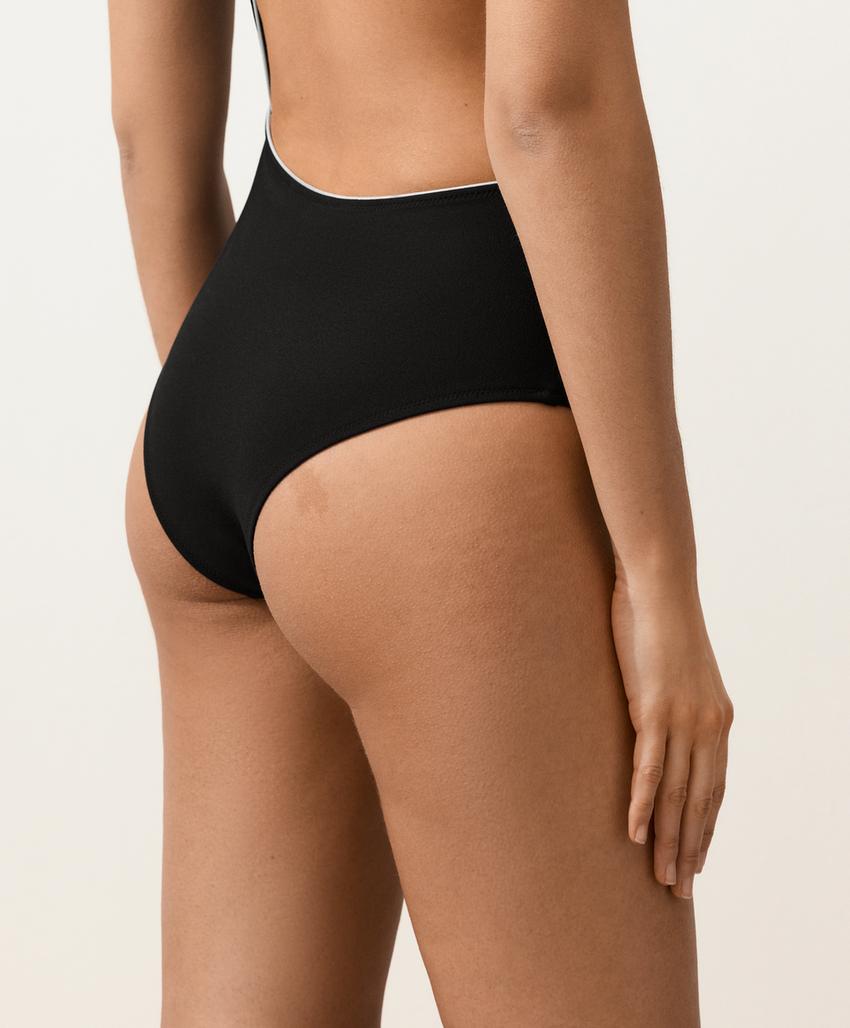 Трикини с асимметричным бантом и обшивкой