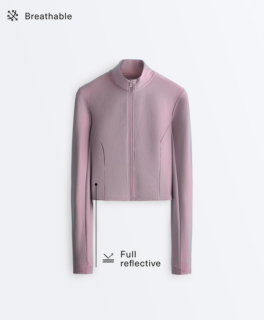 Высокотехнологичная переливающаяся куртка