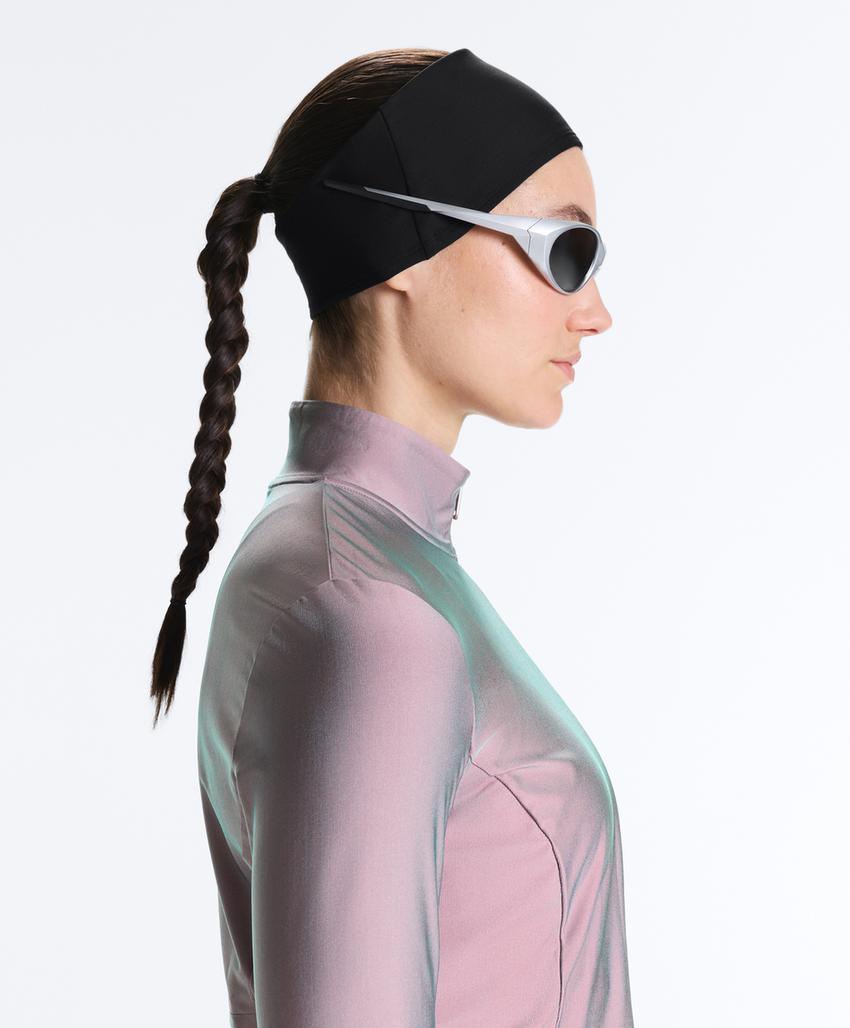 Высокотехнологичная переливающаяся куртка