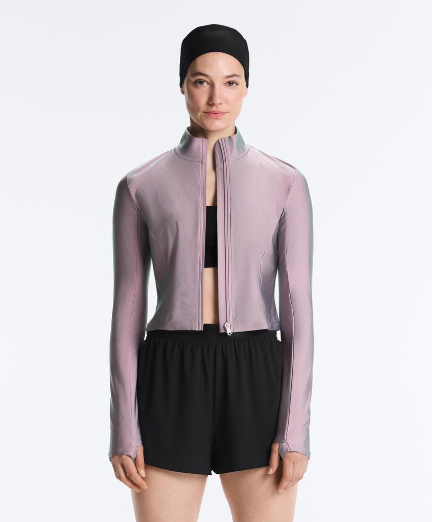 Высокотехнологичная переливающаяся куртка