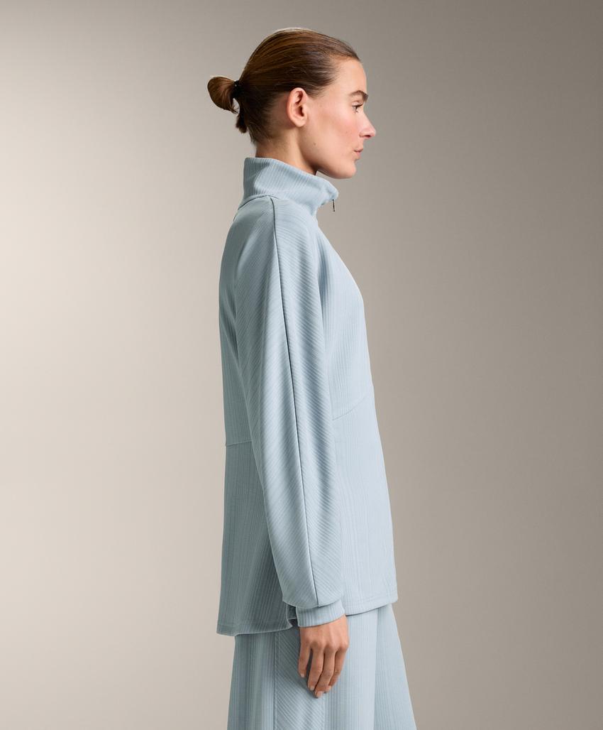 Длинная куртка с асимметричной полосой из модала