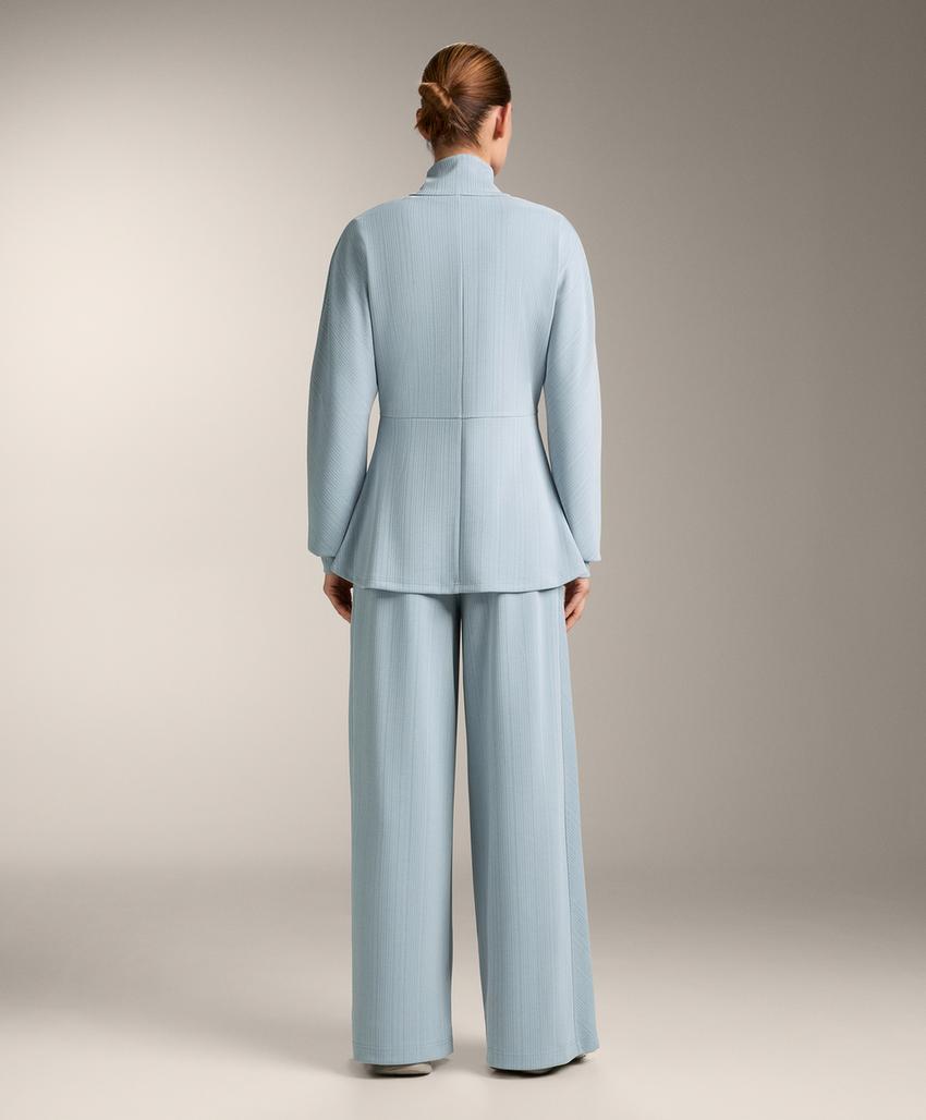 Длинная куртка с асимметричной полосой из модала