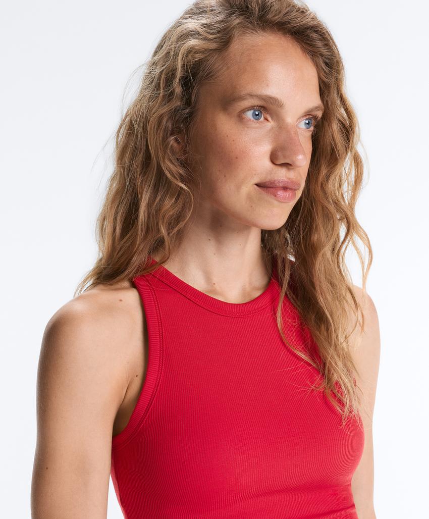 Удлиненная майка в рубчик из смесового модала