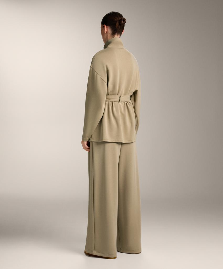 Длинная куртка с поясом из мягкой ткани с модалом