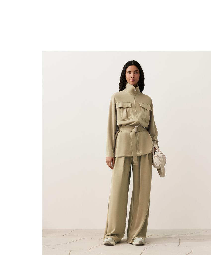 Длинная куртка с поясом из мягкой ткани с модалом