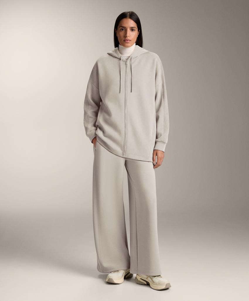 Длинный плащ с капюшоном с ребристыми деталями и из мягкой модальной ткани