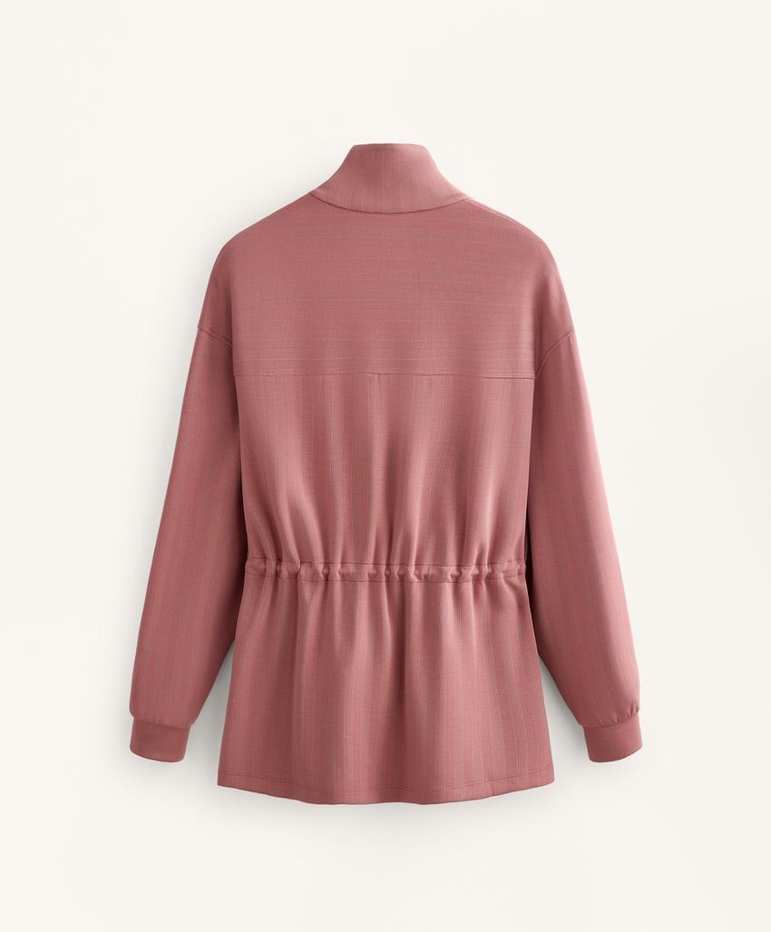 Длинная куртка с регулируемым поясом в полоску