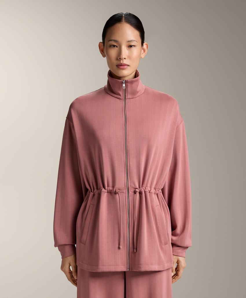 Длинная куртка с регулируемым поясом в полоску