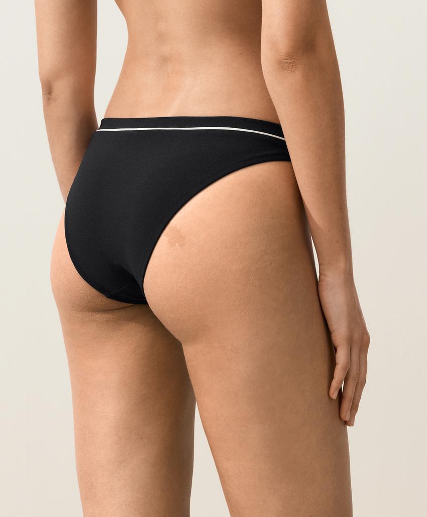 Классические плавки бикини с Piping